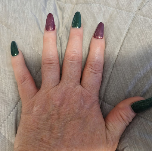 A Plus Nail, nail salon in Canoga Park, California