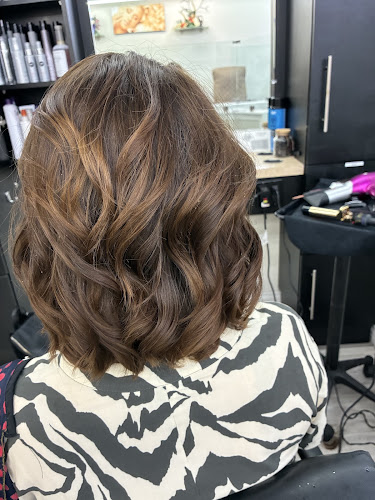 ANNA SALON