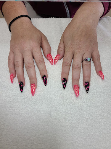 Artistic Nails, nail salon in Fountain Valley, California