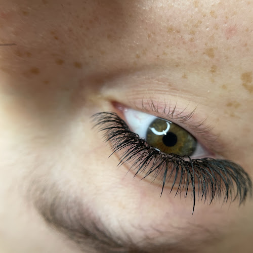Bayar Beauty House call, Lashes & brows& Nails