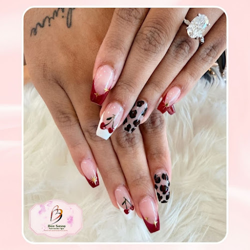 Bee Sassy Nails