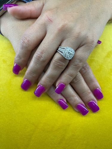 Bonjour Spa Nails
