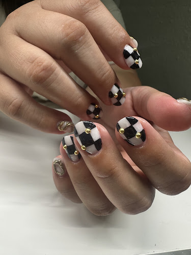 bunny gloss nails