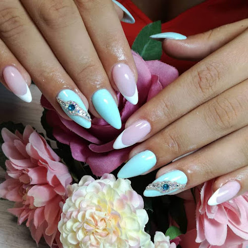California Hair & Nails Spa