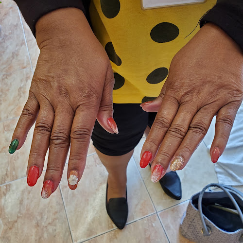 Cam's Salon & Spa