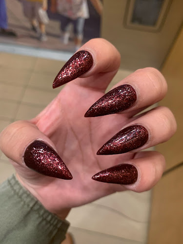 Central Nails