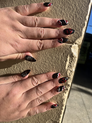 Central Nails