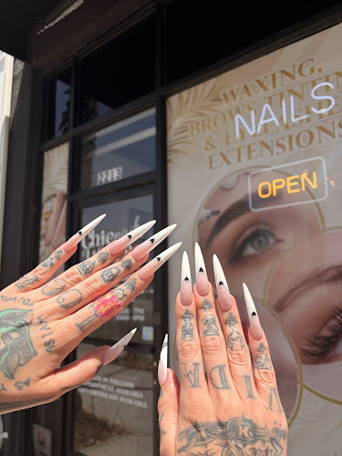 Chic Nails & Lashes
