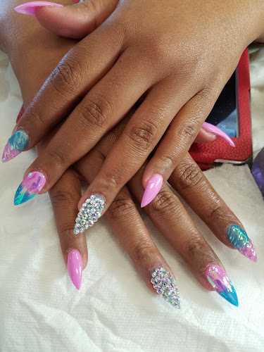 Chic Nails