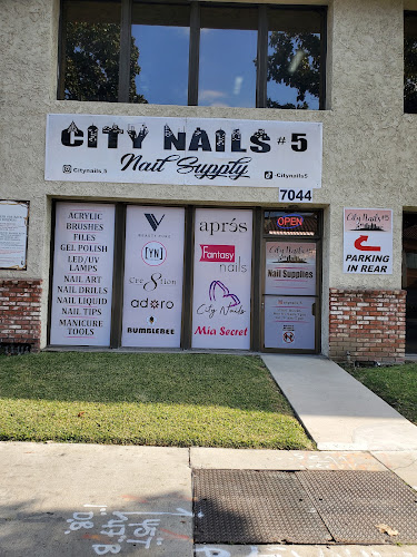 City Nails 5, nail salon in Canoga Park, California