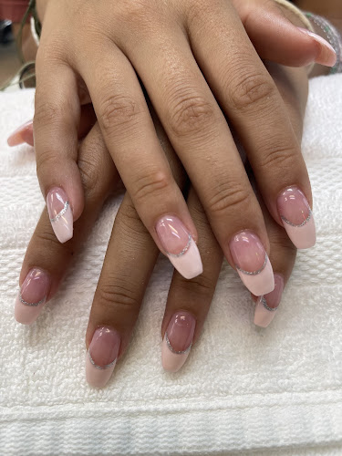 Color Nails & Spa