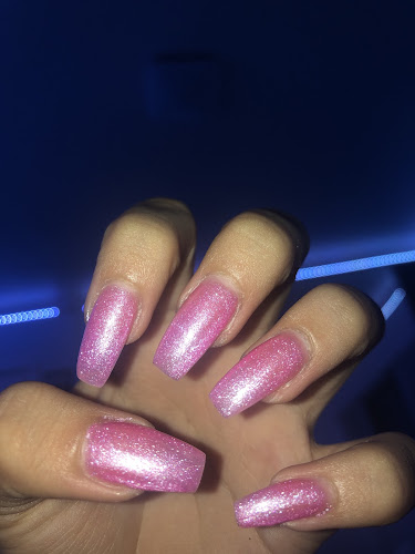 Contour Nails & Spa