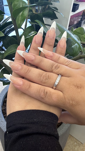 Cozy Nails Tarzana