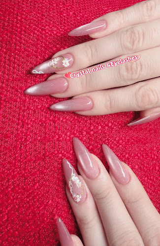Crystal Nails & Eyelashes