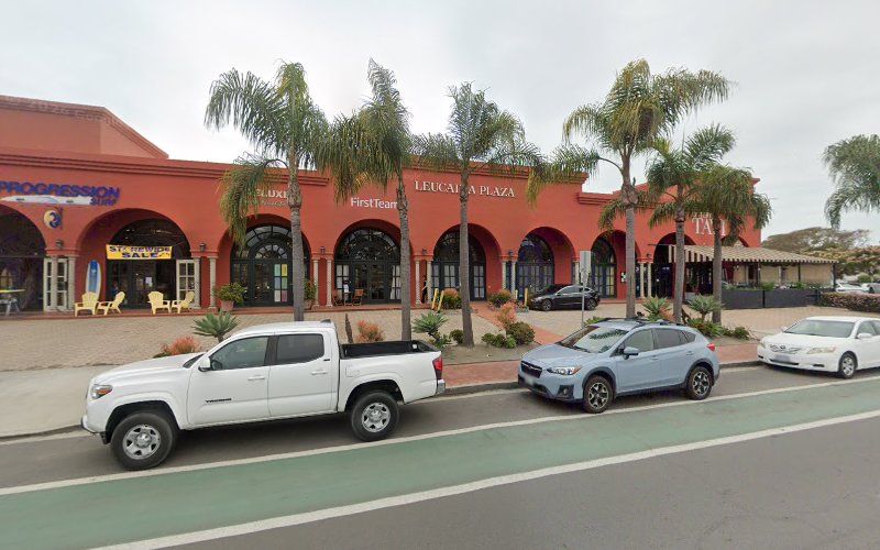 Deluxe Hair & Nails, nail salon in Encinitas, California