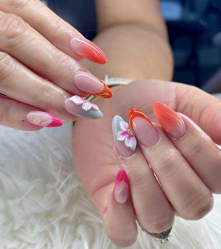 Deluxe Nail Salon