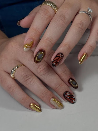 Demure Nails & Spa