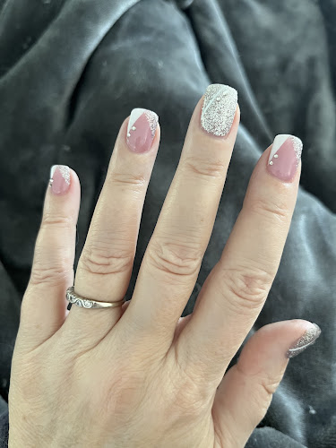 Diva Nails & Spa (Allied Gardens)