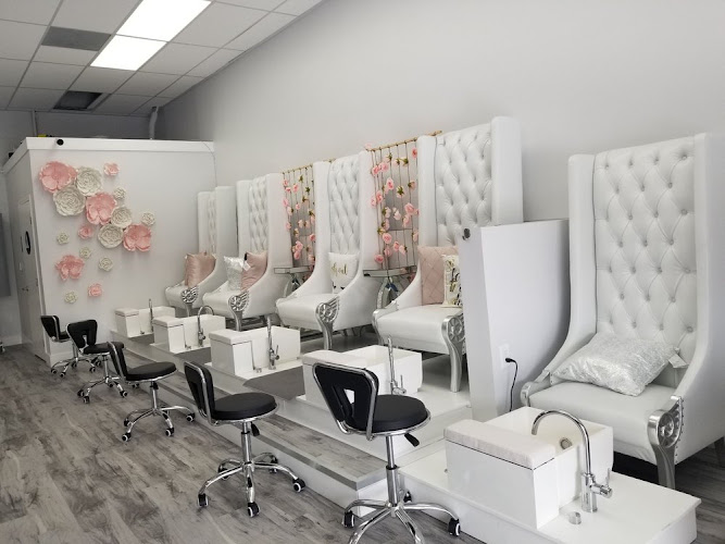 Dolled Up Nail + Beauty Bar | Best Nail Salon San Fernando Valley