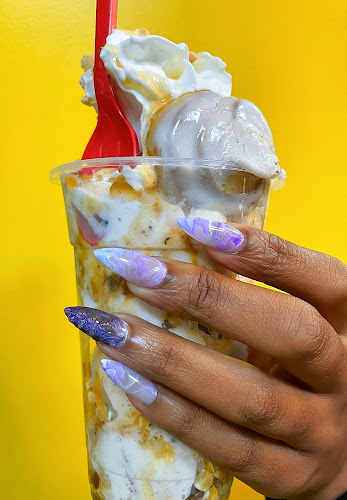 Elava Nails