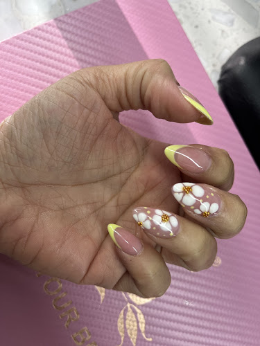 Elegant Nails, nail salon in Fair Oaks, California
