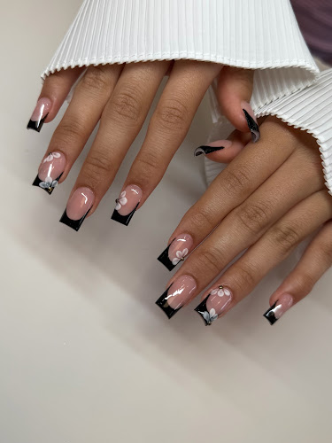 Embellish Nails Studio