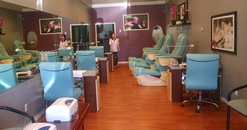 Evon's Nails & Lilly's Haircuts