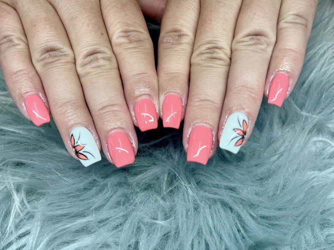 Family Nails