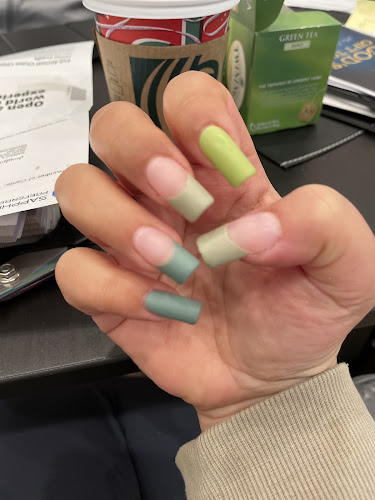 Fingernails, nail salon in Woodland Hills, California