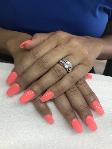 Flower Nails, nail salon in Fair Oaks, California