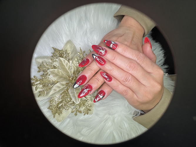 French Nail Designs & Spa