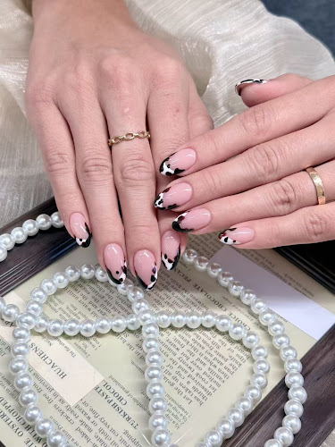Friendly Nails, nail salon in Alhambra, California