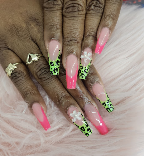 Gel nail studio