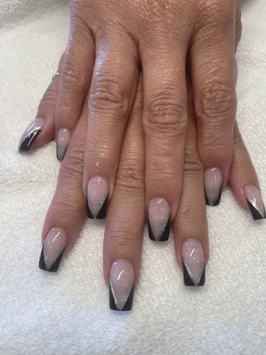 Gem Nails and Spa, nail salon in Oceanside, California