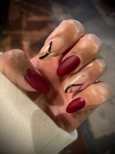 Glossi Nail Bar, nail salon in Colma, California
