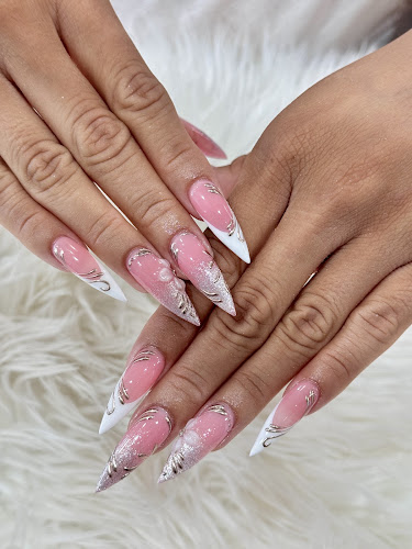 Glossy Nails & Spa