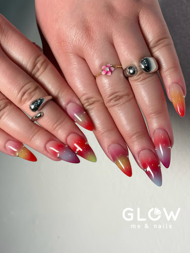GLOW ME & NAILS