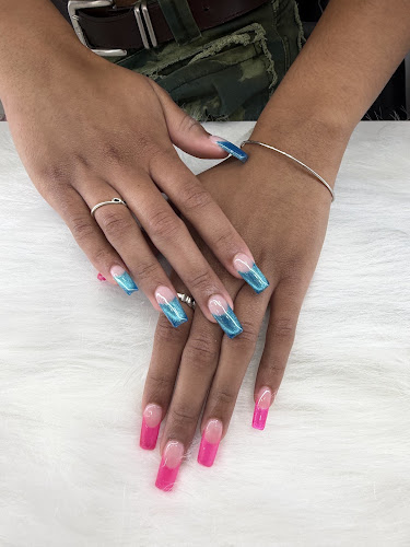 GOLD NAIL BAR