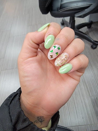 Golden Nail Bar
