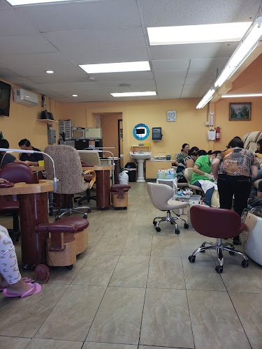 Golden Nail Salon