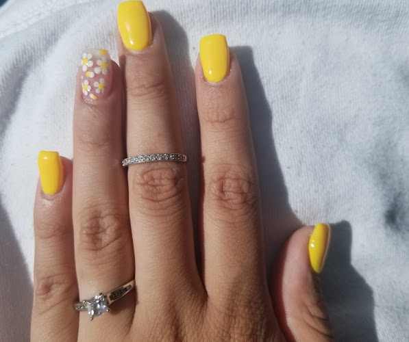 Golden Nails & Spas