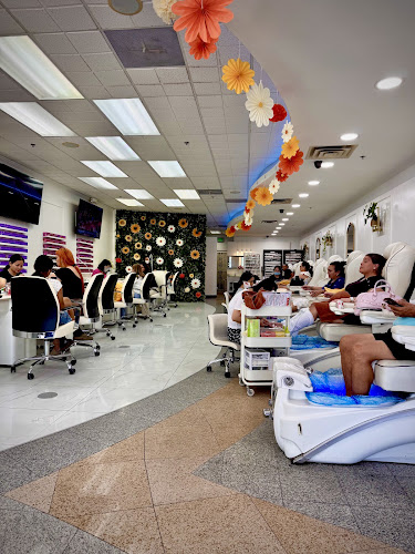 Golden Nails Salon and Eyelash