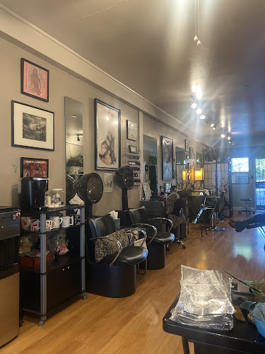 Handzz & Strandzz Hair Studio