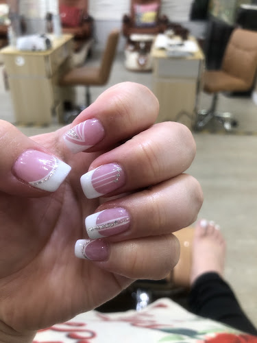 Helen's Nails & Spa