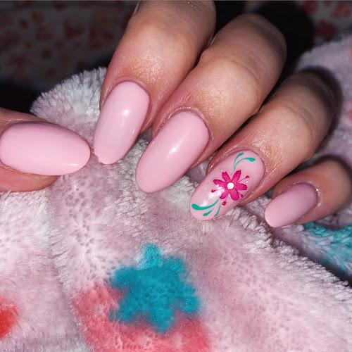 Hello Nails