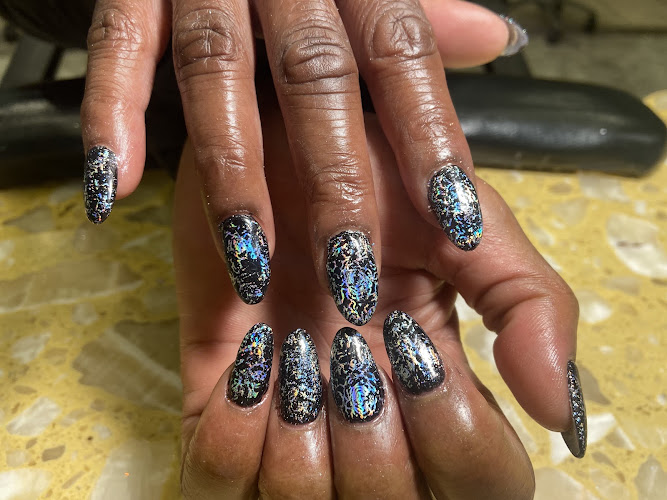 Hi Fashion Nails