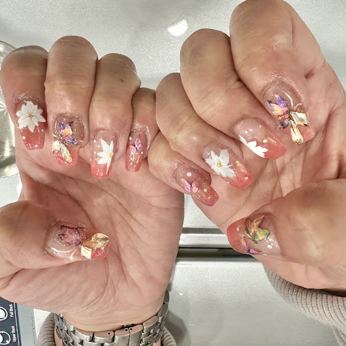 Holly Nails Spa