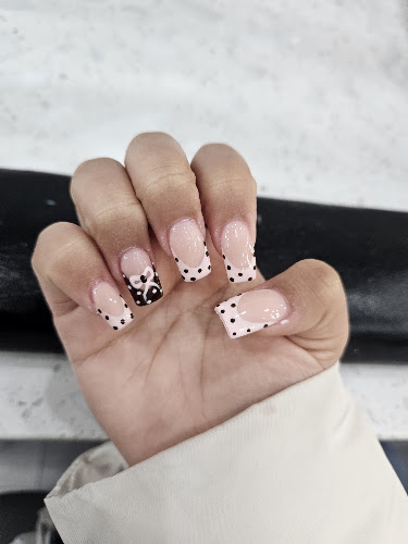 Hollywood Nails and Pedicure