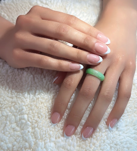 Hollywood Nails Salon