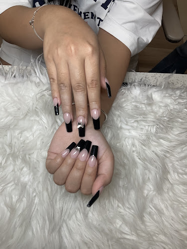 Honey Nailz Hollywood